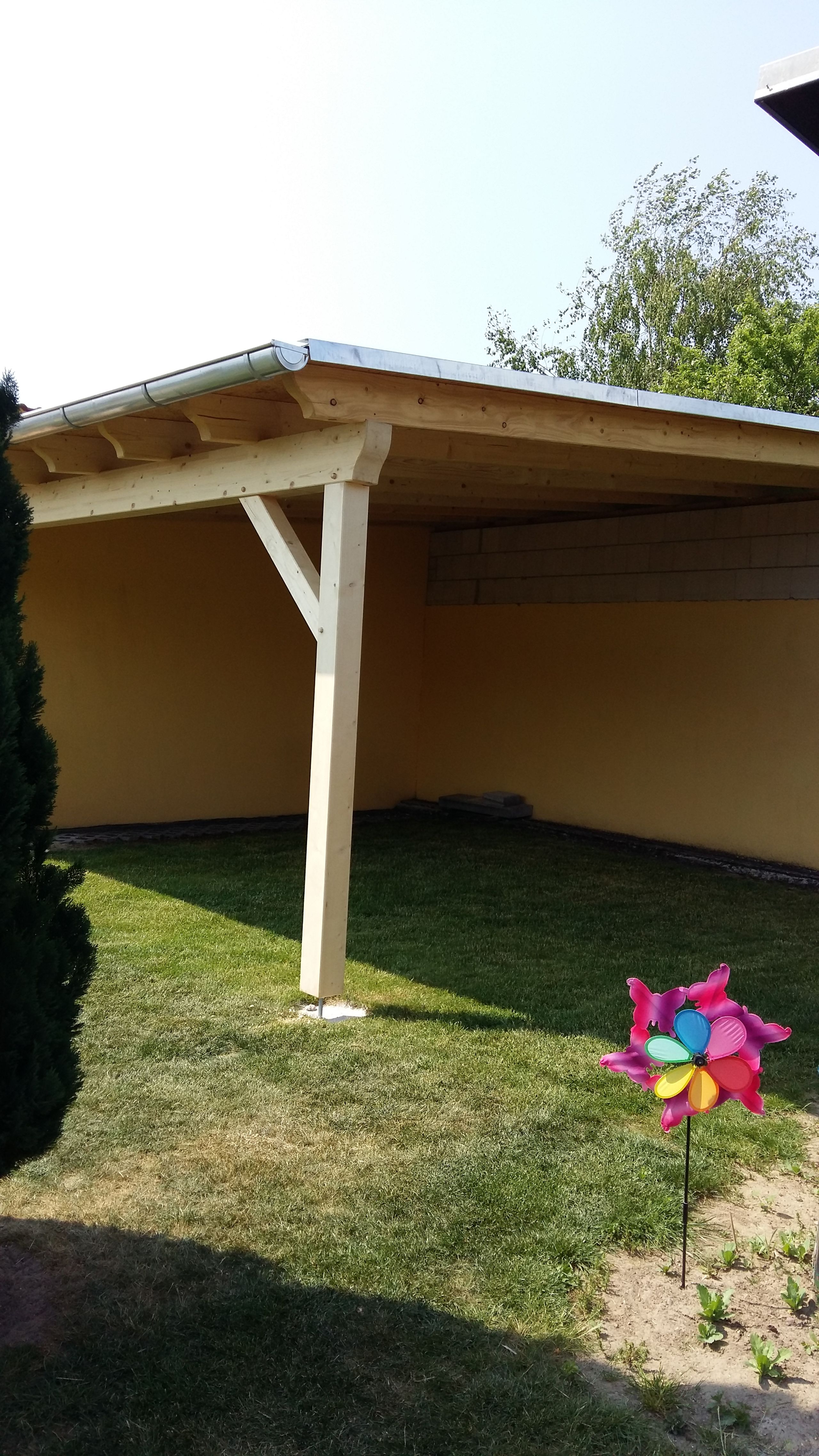 Carport und Gartenhäuser